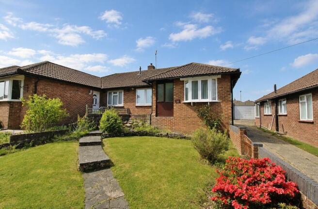 2 bed property, in Meadowbank Road, £295,000