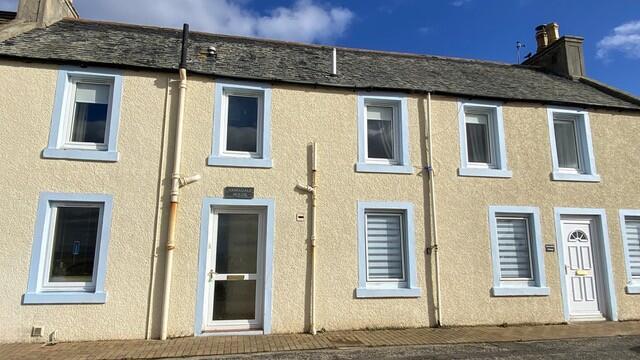 2 bed property, in Armadale House, £200,000