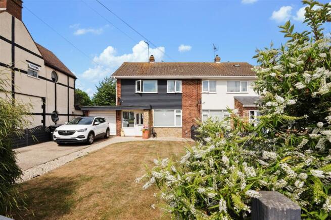 3 bed property, in Clover Rise, £389,950