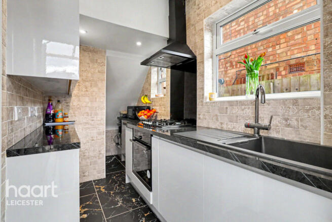 3 bed property, in Somerset Avenue, £290,000