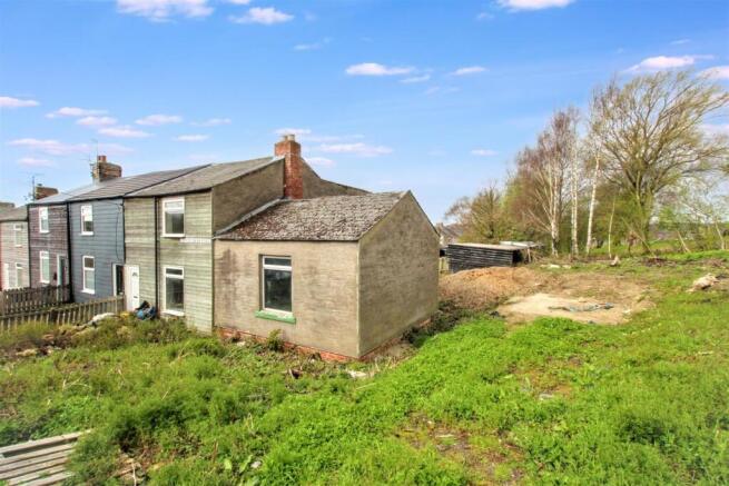 2 bed property, in Springbank Road, £105,000