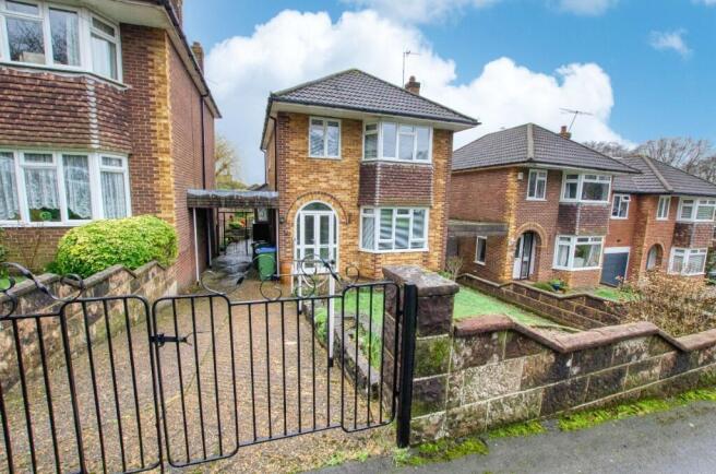 3 bed property, in Glasslaw Road, £375,000