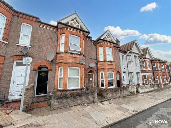 6 bed property, in Lyndhurst Road, £380,000