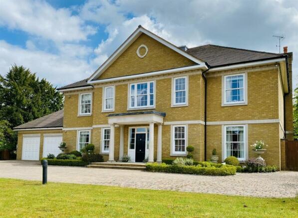 6 bed property, in The Glade, £2,790,000