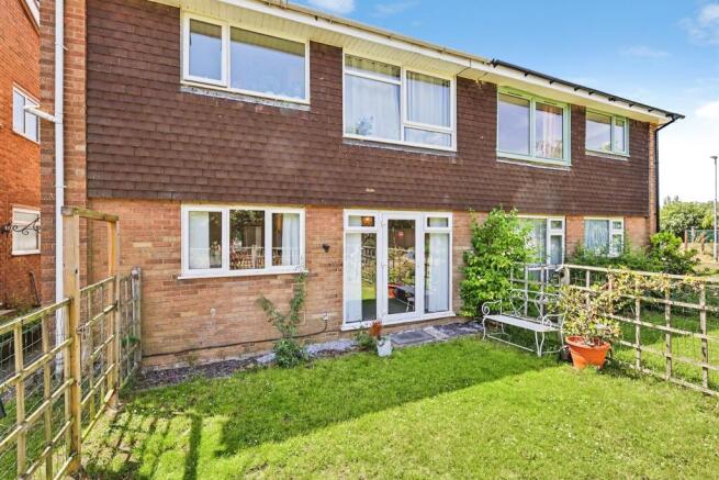 2 bed property, in Birkdale Close, £125,000