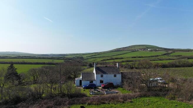 3 bed property, in Rhoshirwaun, £395,000
