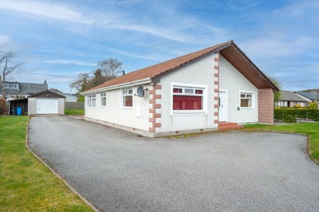 3 bed property, in 22 Rowan Crescent, £310,000
