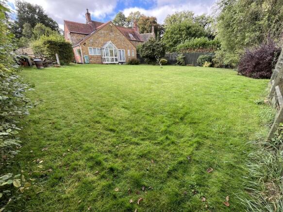 Land, in Banbury Road, £175,000