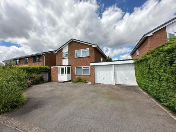 4 bed property, in Oxhayes Close, £580,000