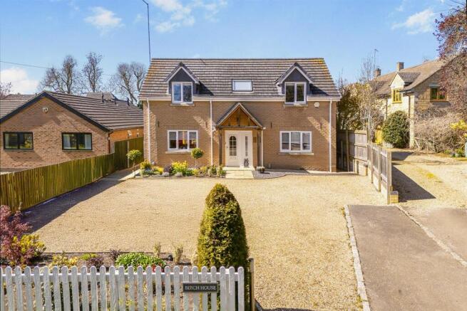 5 bed property, in Preston Capes Road, £800,000