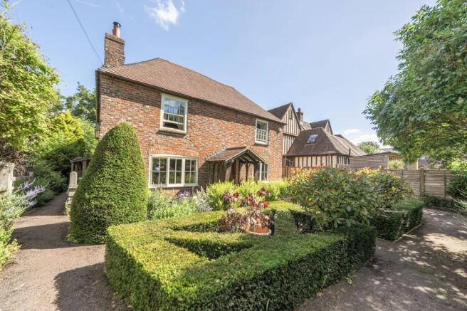 4 bed property, in High Street, £765,000