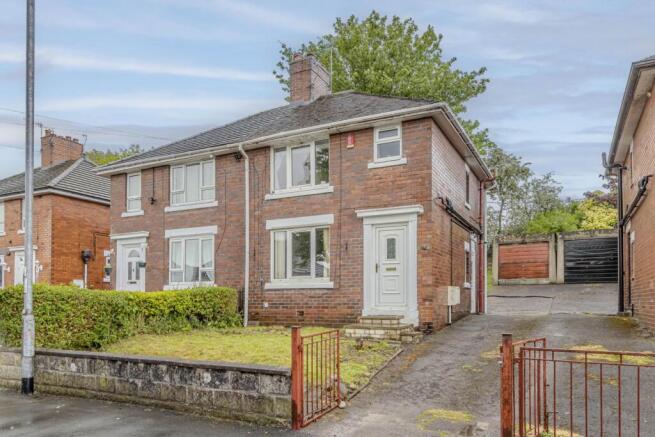 3 bed property, in Ballinson Road, £100,000