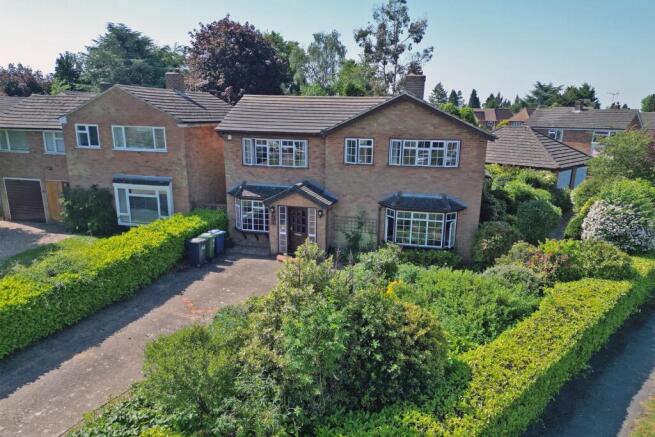 4 bed property, in Brands Hill Avenue, £700,000