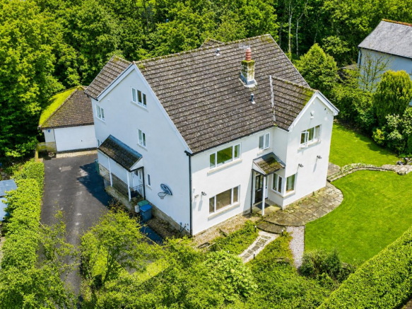 6 bed property, in Ghyll Wood Drive, £800,000