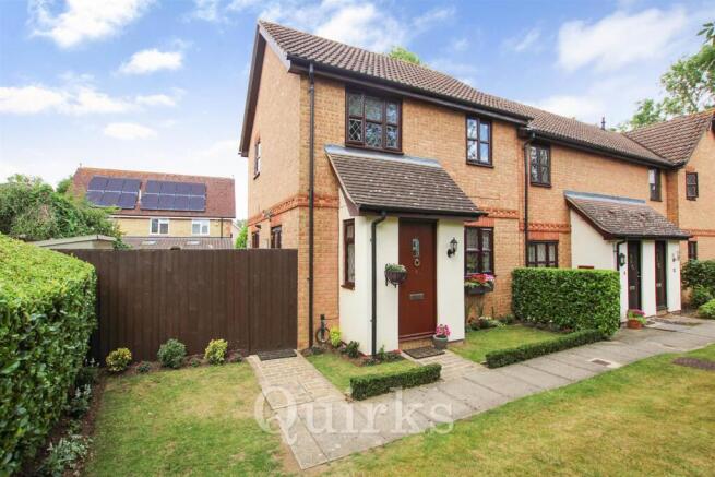 2 bed property, in Coxbridge Court, £435,000