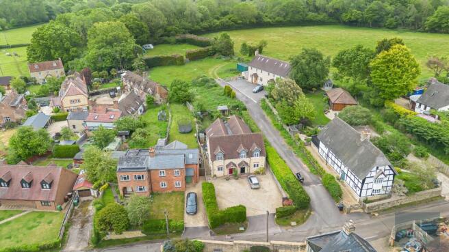 3 bed property, in Tiddington, £525,000