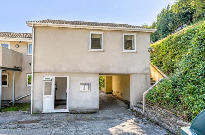 2 bed property, in West Charleton Court, £130,000