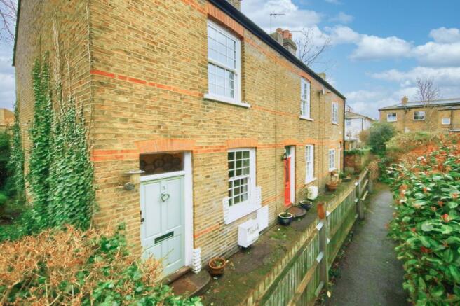 2 bed property, in Hesley Cottages, £650,000