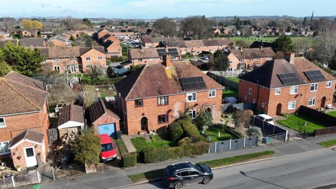 3 bed property, in The Tythings, £289,950