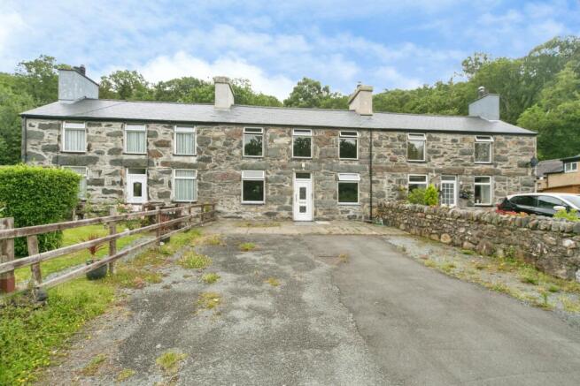 3 bed property, in Caernarfon Road, £250,000