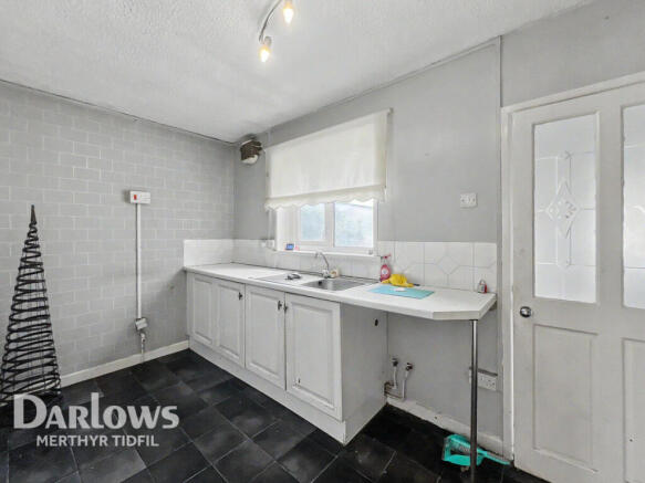 2 bed property, in Morrell Street, £100,000