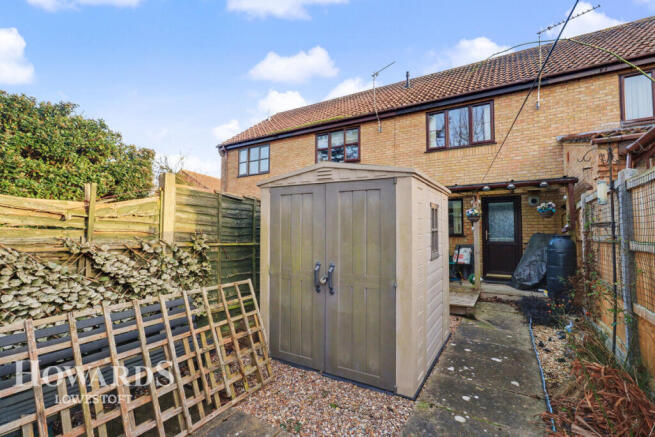 2 bed property, in Swift Close, £180,000