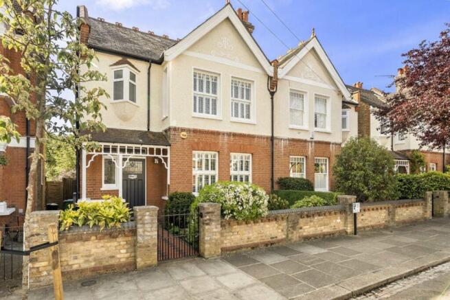 4 bed property, in Claremont Road, £1,675,000