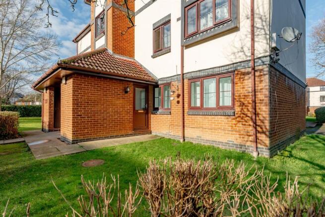 1 bed property, in Wordsworth Mead, £200,000