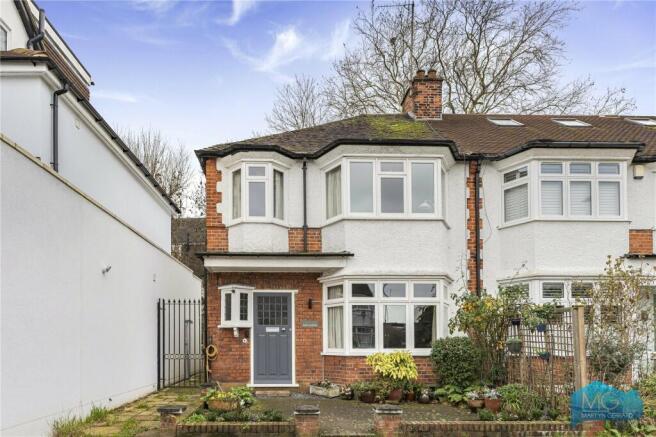 3 bed property, in Elm Gardens, £900,000