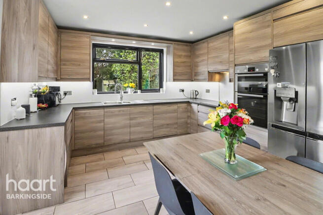 4 bed property, in Caterham Avenue, £700,000