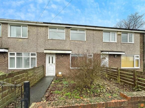 3 bed property, in Mile Road, £110,000