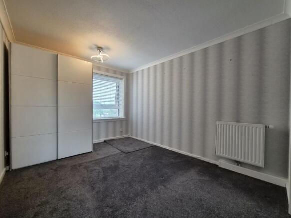1 bed property, in 17 Stockethill Court, £30,000