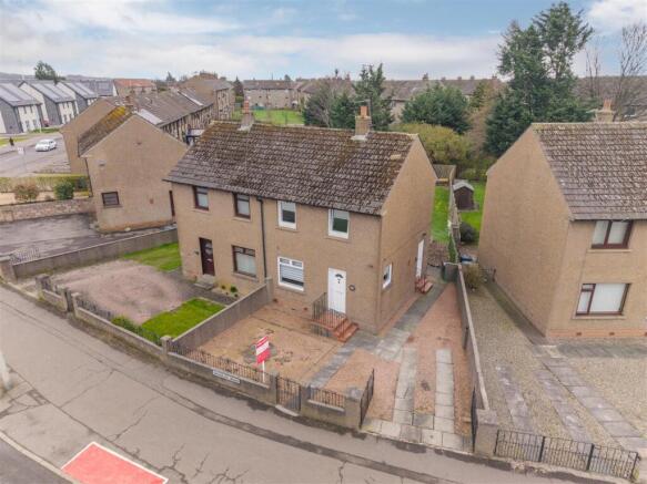 2 bed property, in Douglas Road, £125,000