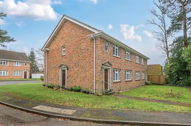 2 bed property, in Tithewood Close, £220,000