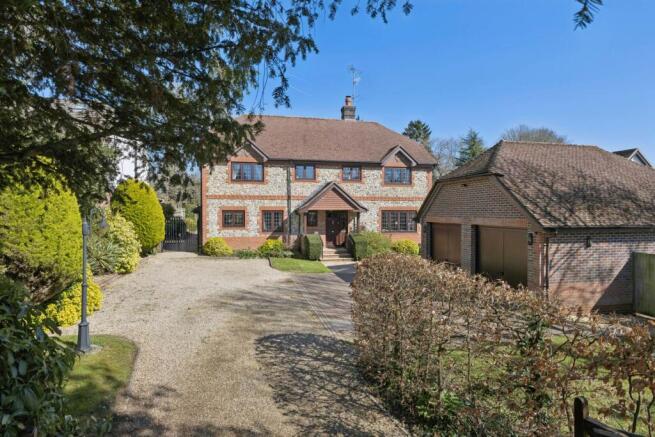 4 bed property, in Chiltern Road, £1,350,000
