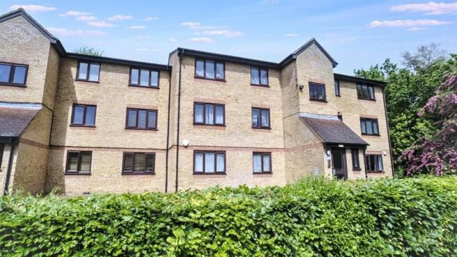 1 bed property, in Walpole Road, £100,000
