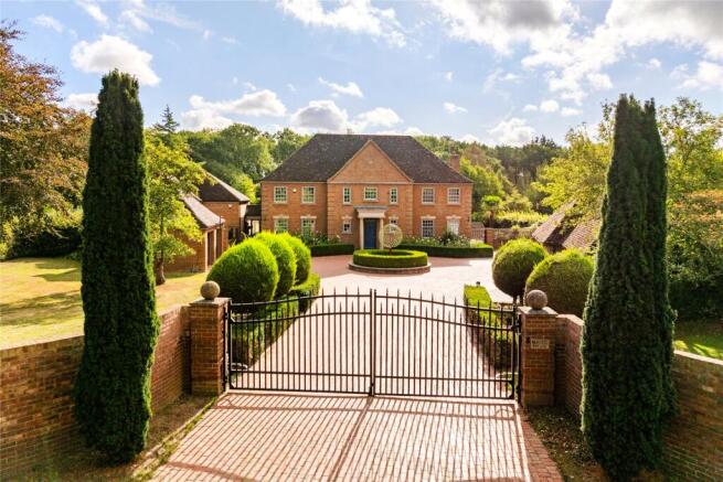 4 bed property, in Chase Park Road, £2,000,000