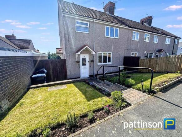 2 bed property, in Chester Gardens, £120,000