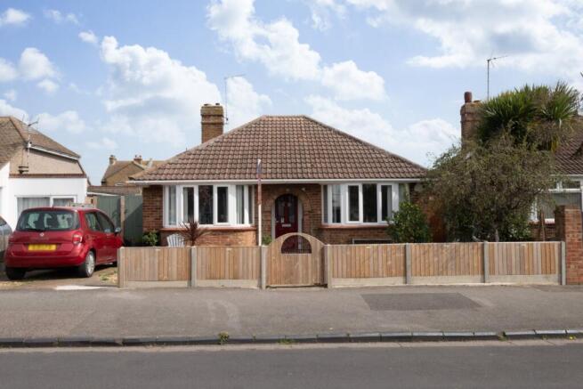 2 bed property, in Grand Drive, £375,000