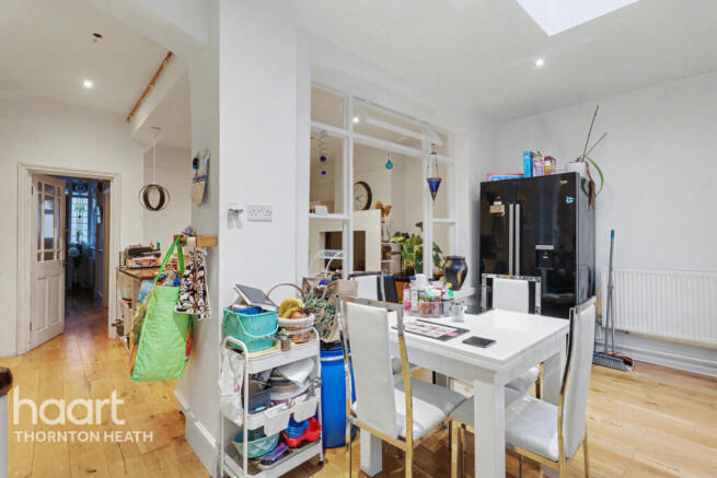 3 bed property, in Dalmeny Avenue, £525,000