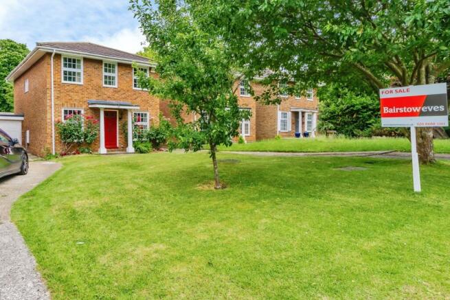 4 bed property, in Radcliffe Road, £600,000
