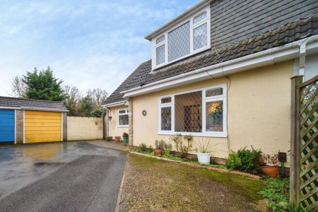 3 bed property, in Olde Farm Drive, £514,500