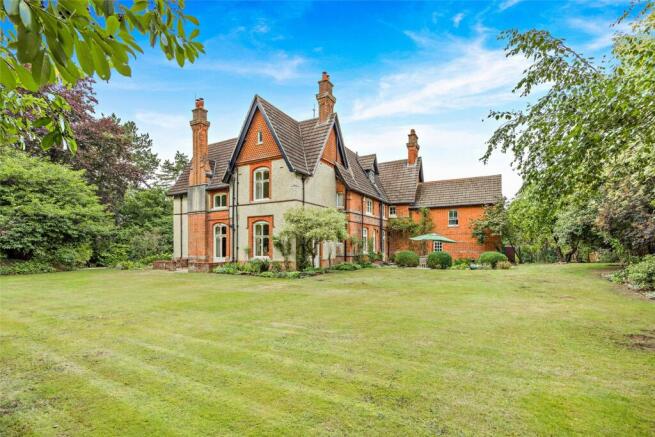 6 bed property, in Donnington, £1,950,000