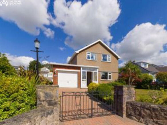 3 bed property, in Lon Ganol, £335,000