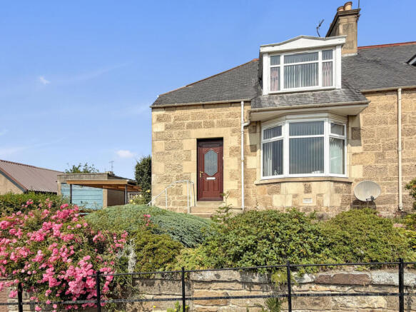3 bed property, in Petrie Crescent, £240,000