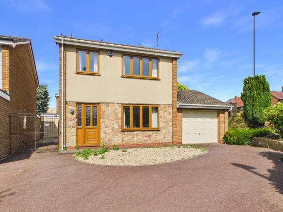 4 bed property, in Lambourn Drive, £350,000