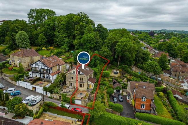 4 bed property, in The Folly, £300,000