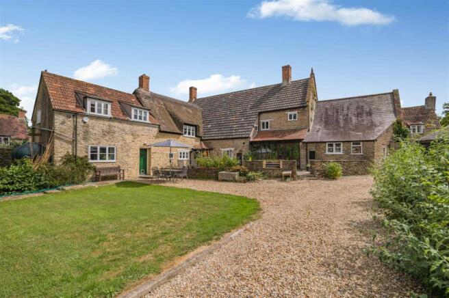 6 bed property, in High Street, £1,000,000