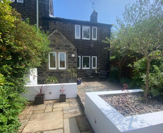 2 bed property, in Manor Cottage, £310,000