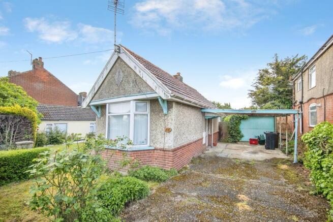 1 bed property, in Main Road, £170,000
